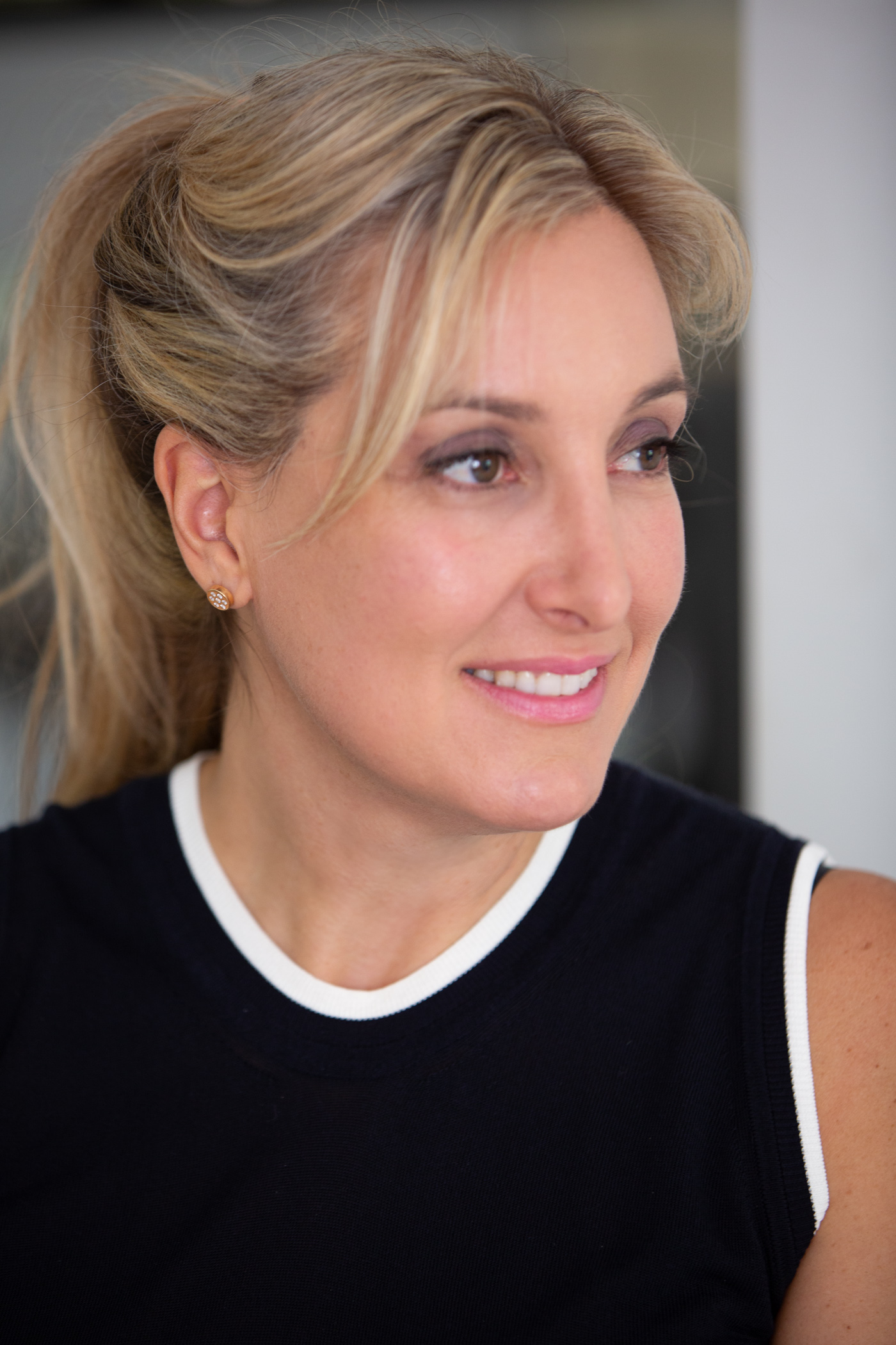 modernista large studs - 18K Gold - Image 4